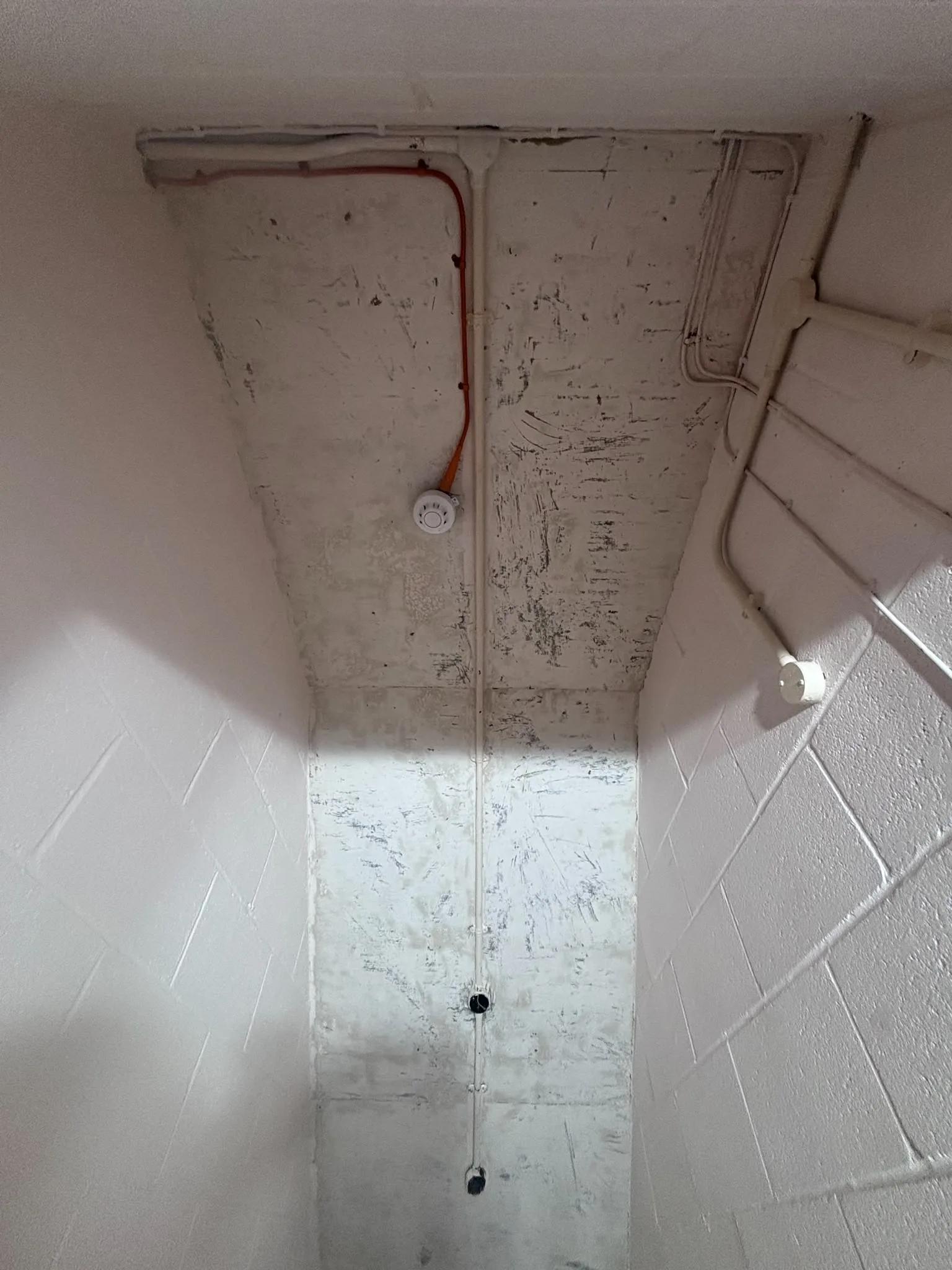 Licensed asbestos gasket removal in a Lee commercial property